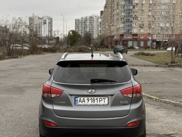 Сірий Хендай іх35, об'ємом двигуна 2 л та пробігом 205 тис. км за 12499 $, фото 4 на Automoto.ua