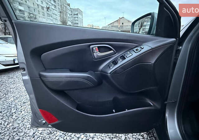 Сірий Хендай іх35, об'ємом двигуна 2 л та пробігом 240 тис. км за 13000 $, фото 21 на Automoto.ua