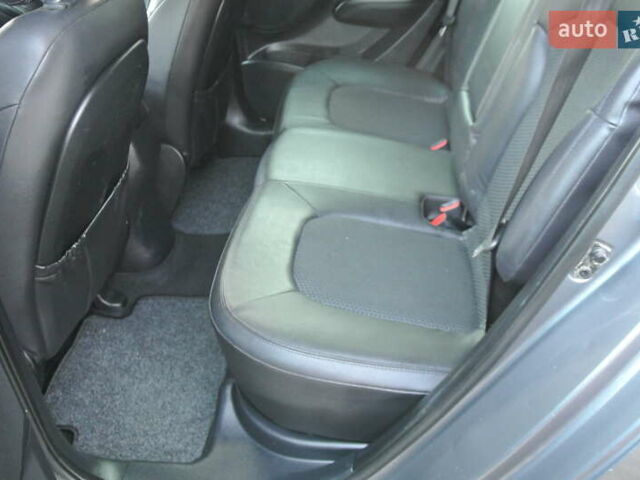 Серый Хендай их35, объемом двигателя 2 л и пробегом 187 тыс. км за 13700 $, фото 14 на Automoto.ua