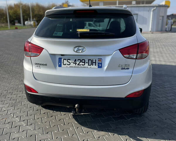 Серый Хендай их35, объемом двигателя 0 л и пробегом 150 тыс. км за 13555 $, фото 6 на Automoto.ua