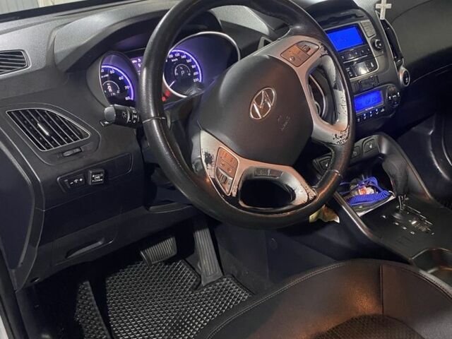 Серый Хендай их35, объемом двигателя 2 л и пробегом 3 тыс. км за 12500 $, фото 2 на Automoto.ua