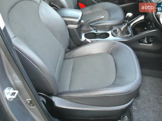 Серый Хендай их35, объемом двигателя 2 л и пробегом 187 тыс. км за 13700 $, фото 17 на Automoto.ua