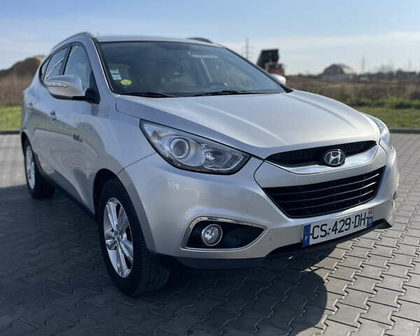 Серый Хендай их35, объемом двигателя 0 л и пробегом 150 тыс. км за 13555 $, фото 2 на Automoto.ua