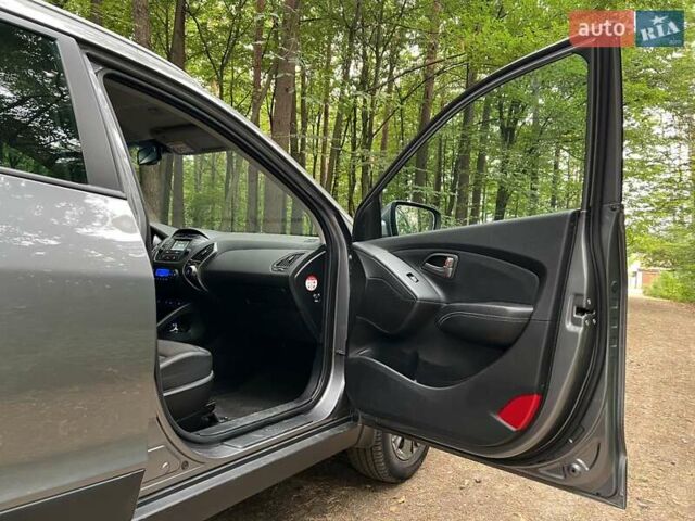 Серый Хендай их35, объемом двигателя 2 л и пробегом 239 тыс. км за 13000 $, фото 18 на Automoto.ua