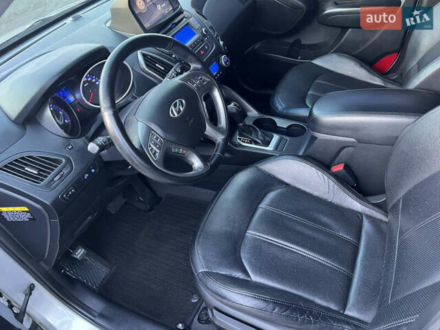 Серый Хендай их35, объемом двигателя 2 л и пробегом 168 тыс. км за 13800 $, фото 8 на Automoto.ua