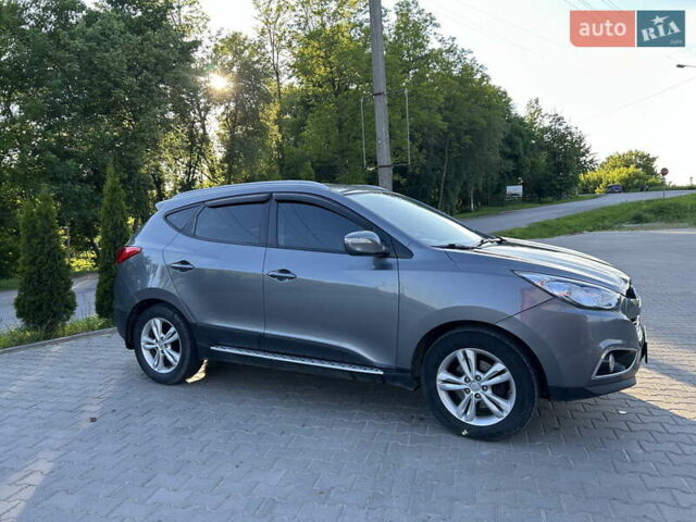 Серый Хендай их35, объемом двигателя 2 л и пробегом 144 тыс. км за 13600 $, фото 12 на Automoto.ua