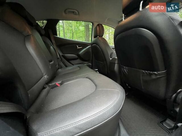Серый Хендай их35, объемом двигателя 2 л и пробегом 239 тыс. км за 13000 $, фото 16 на Automoto.ua