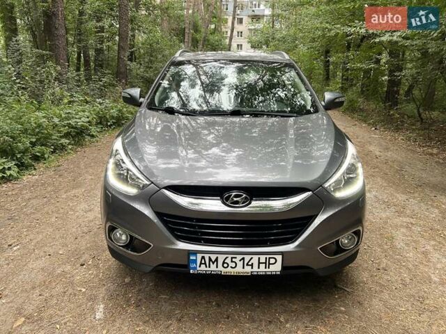 Серый Хендай их35, объемом двигателя 2 л и пробегом 239 тыс. км за 13000 $, фото 13 на Automoto.ua