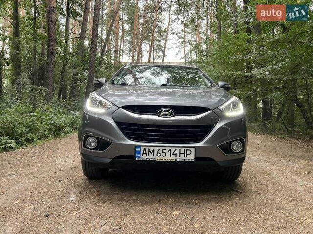 Серый Хендай их35, объемом двигателя 2 л и пробегом 239 тыс. км за 13000 $, фото 9 на Automoto.ua