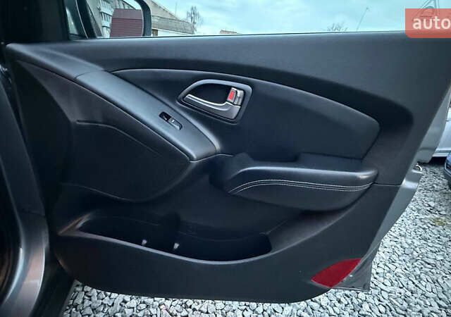 Сірий Хендай іх35, об'ємом двигуна 2 л та пробігом 240 тис. км за 13000 $, фото 27 на Automoto.ua