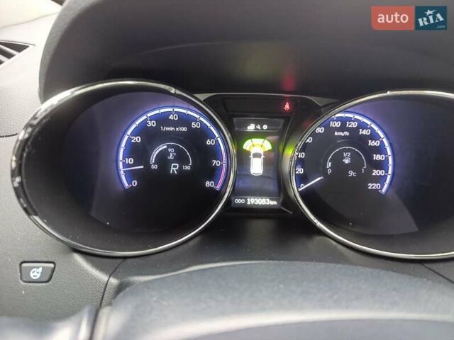 Серый Хендай их35, объемом двигателя 2 л и пробегом 193 тыс. км за 13850 $, фото 60 на Automoto.ua
