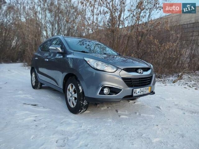 Серый Хендай их35, объемом двигателя 2 л и пробегом 258 тыс. км за 13300 $, фото 4 на Automoto.ua