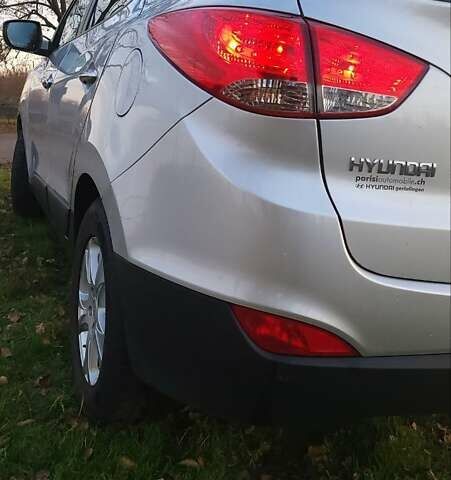 Сірий Хендай іх35, об'ємом двигуна 2 л та пробігом 208 тис. км за 14750 $, фото 3 на Automoto.ua