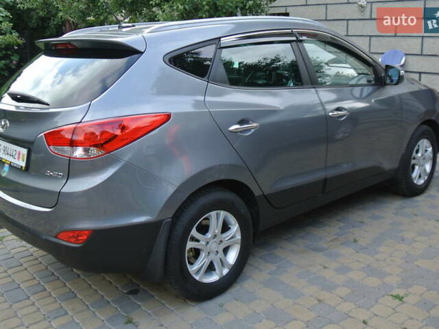 Серый Хендай их35, объемом двигателя 2 л и пробегом 187 тыс. км за 13700 $, фото 3 на Automoto.ua