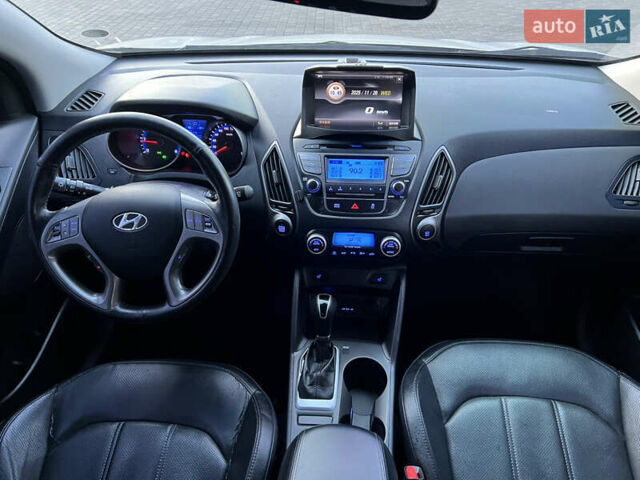 Серый Хендай их35, объемом двигателя 2 л и пробегом 168 тыс. км за 13800 $, фото 16 на Automoto.ua