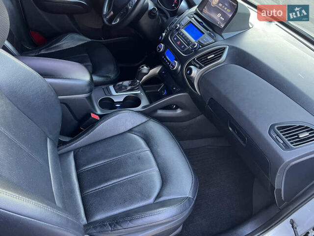 Серый Хендай их35, объемом двигателя 2 л и пробегом 168 тыс. км за 13800 $, фото 15 на Automoto.ua