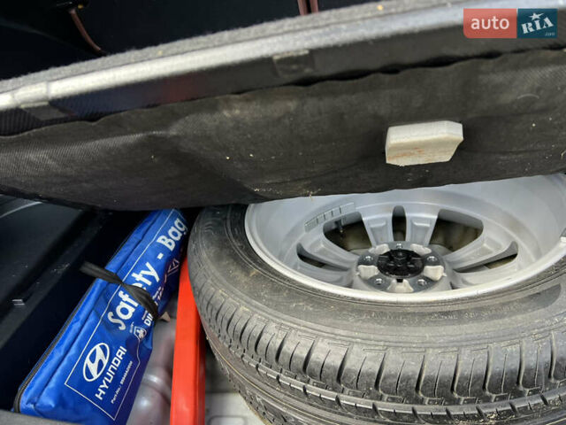 Сірий Хендай іх35, об'ємом двигуна 2 л та пробігом 253 тис. км за 13900 $, фото 26 на Automoto.ua