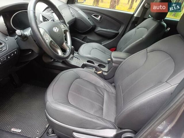 Серый Хендай их35, объемом двигателя 2 л и пробегом 193 тыс. км за 13850 $, фото 23 на Automoto.ua