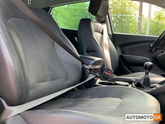 Серый Хендай их35, объемом двигателя 2 л и пробегом 192 тыс. км за 12999 $, фото 18 на Automoto.ua