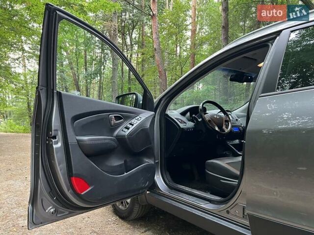 Серый Хендай их35, объемом двигателя 2 л и пробегом 239 тыс. км за 13000 $, фото 7 на Automoto.ua