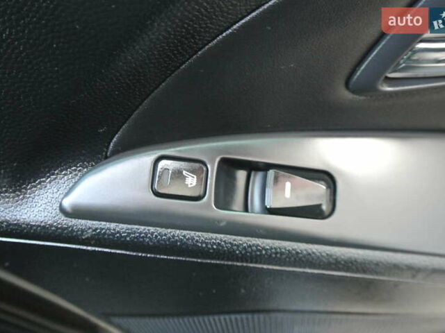 Серый Хендай их35, объемом двигателя 2 л и пробегом 187 тыс. км за 13700 $, фото 23 на Automoto.ua