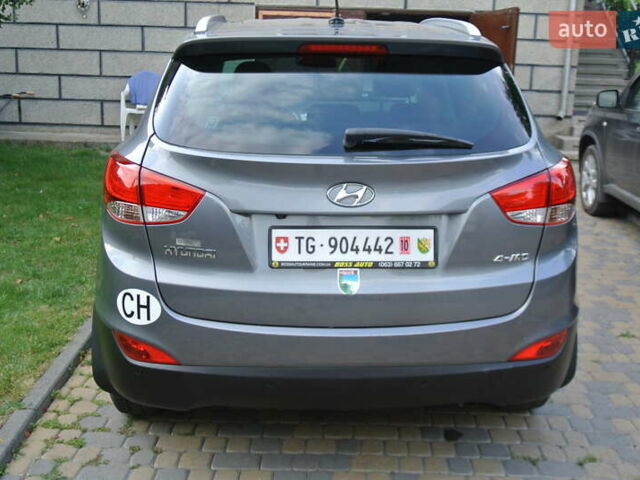 Серый Хендай их35, объемом двигателя 2 л и пробегом 187 тыс. км за 13700 $, фото 2 на Automoto.ua