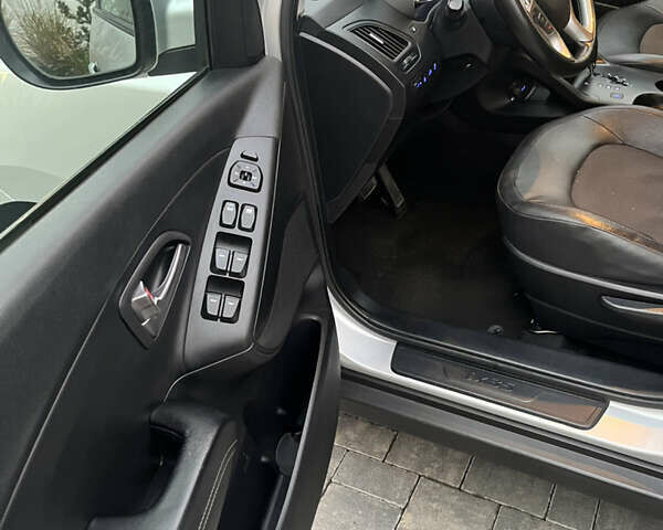 Хендай их35 2013 в Луцке на Automoto.ua Серый Хендай их35, объемом двигателя 2 л и пробегом 183 тыс. км за 16500 $, фото 12 на Automoto.ua