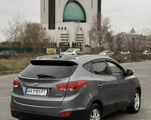Сірий Хендай іх35, об'ємом двигуна 2 л та пробігом 205 тис. км за 12499 $, фото 3 на Automoto.ua