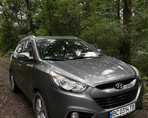 Серый Хендай их35, объемом двигателя 1.69 л и пробегом 279 тыс. км за 12800 $, фото 1 на Automoto.ua