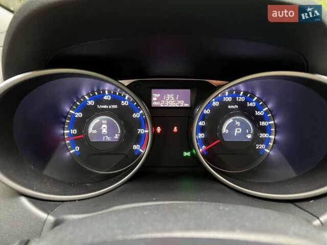 Серый Хендай их35, объемом двигателя 2 л и пробегом 239 тыс. км за 13000 $, фото 15 на Automoto.ua