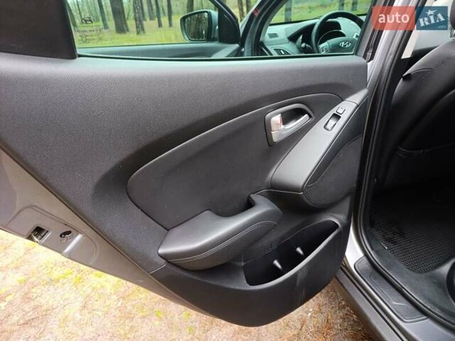 Серый Хендай их35, объемом двигателя 2 л и пробегом 193 тыс. км за 13850 $, фото 34 на Automoto.ua