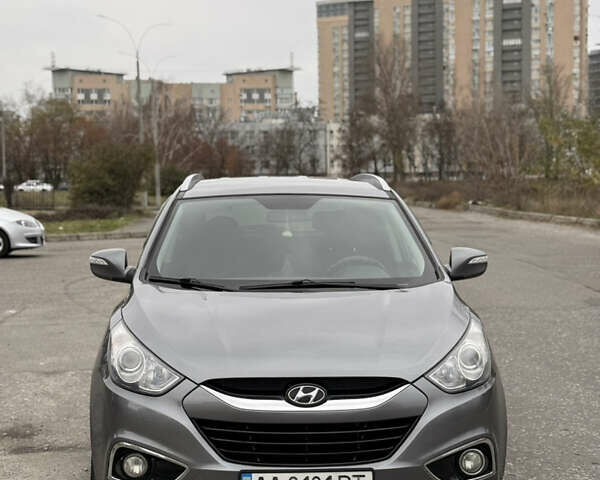 Сірий Хендай іх35, об'ємом двигуна 2 л та пробігом 205 тис. км за 12499 $, фото 1 на Automoto.ua
