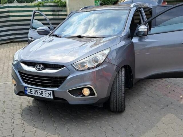 Серый Хендай их35, объемом двигателя 2 л и пробегом 198 тыс. км за 15000 $, фото 2 на Automoto.ua