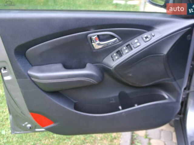 Серый Хендай их35, объемом двигателя 2 л и пробегом 187 тыс. км за 13700 $, фото 11 на Automoto.ua