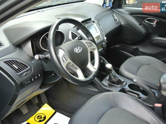 Серый Хендай их35, объемом двигателя 2 л и пробегом 187 тыс. км за 13700 $, фото 7 на Automoto.ua