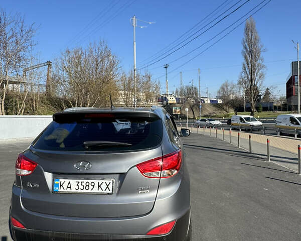 Сірий Хендай іх35, об'ємом двигуна 2 л та пробігом 121 тис. км за 13500 $, фото 19 на Automoto.ua