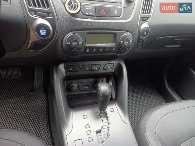 Серый Хендай их35, объемом двигателя 2 л и пробегом 193 тыс. км за 13850 $, фото 29 на Automoto.ua