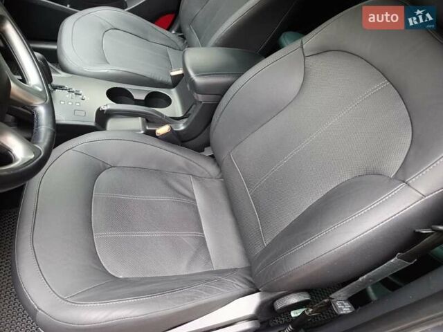Серый Хендай их35, объемом двигателя 2 л и пробегом 193 тыс. км за 13850 $, фото 33 на Automoto.ua
