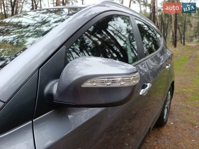Серый Хендай их35, объемом двигателя 2 л и пробегом 193 тыс. км за 13850 $, фото 20 на Automoto.ua