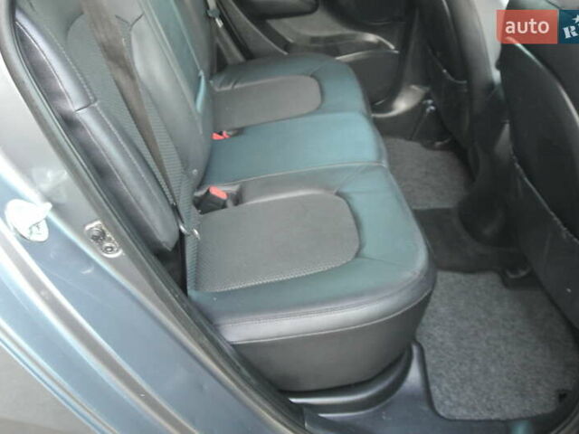 Серый Хендай их35, объемом двигателя 2 л и пробегом 187 тыс. км за 13700 $, фото 20 на Automoto.ua