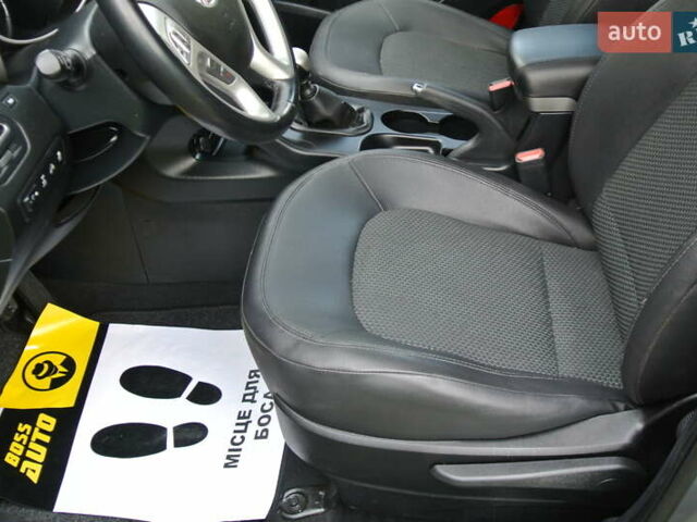 Серый Хендай их35, объемом двигателя 2 л и пробегом 187 тыс. км за 13700 $, фото 8 на Automoto.ua