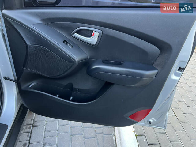 Серый Хендай их35, объемом двигателя 2 л и пробегом 168 тыс. км за 13800 $, фото 14 на Automoto.ua