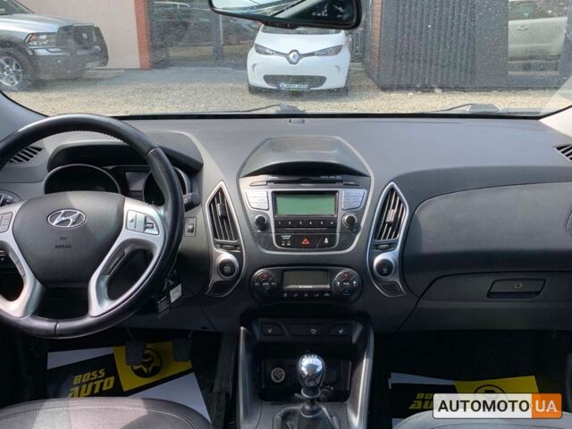 Серый Хендай их35, объемом двигателя 2 л и пробегом 192 тыс. км за 12999 $, фото 15 на Automoto.ua