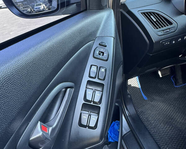 Сірий Хендай іх35, об'ємом двигуна 2 л та пробігом 121 тис. км за 13500 $, фото 9 на Automoto.ua