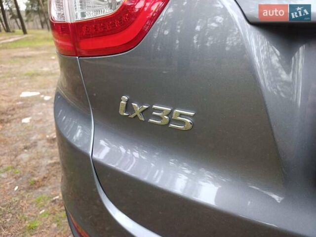 Серый Хендай их35, объемом двигателя 2 л и пробегом 193 тыс. км за 13850 $, фото 10 на Automoto.ua