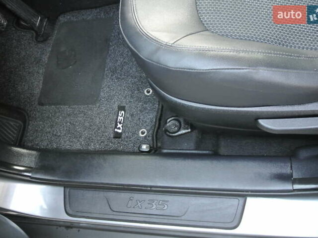 Серый Хендай их35, объемом двигателя 2 л и пробегом 187 тыс. км за 13700 $, фото 13 на Automoto.ua