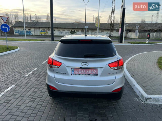 Серый Хендай их35, объемом двигателя 2 л и пробегом 168 тыс. км за 13800 $, фото 5 на Automoto.ua