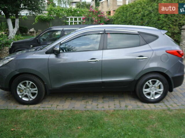 Серый Хендай их35, объемом двигателя 2 л и пробегом 187 тыс. км за 13700 $, фото 1 на Automoto.ua