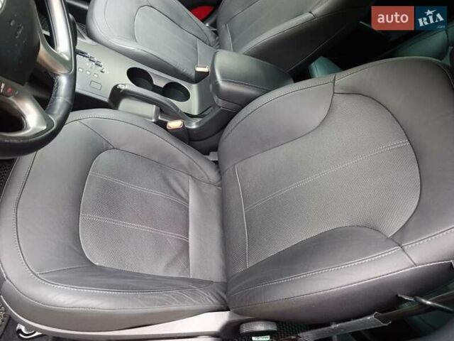 Серый Хендай их35, объемом двигателя 2 л и пробегом 193 тыс. км за 13850 $, фото 24 на Automoto.ua