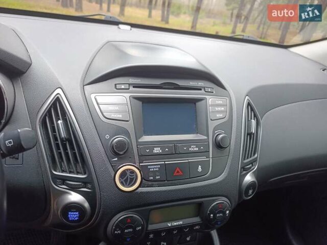 Серый Хендай их35, объемом двигателя 2 л и пробегом 193 тыс. км за 13850 $, фото 31 на Automoto.ua